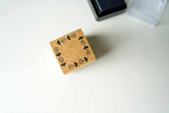 Seitousha Flower Frame Rubber Stamps - Small Flower