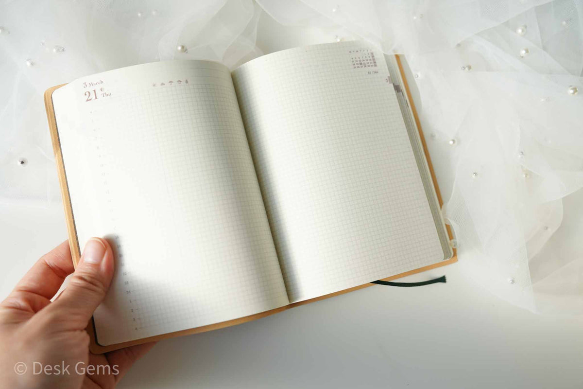 Midori Hibino 2024 Planner - One Day Two Page