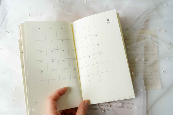 MD Notebook Diary 2023 - B6 Monthly &amp; Memo